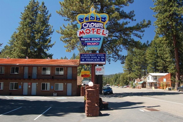 Crown Motel image 1